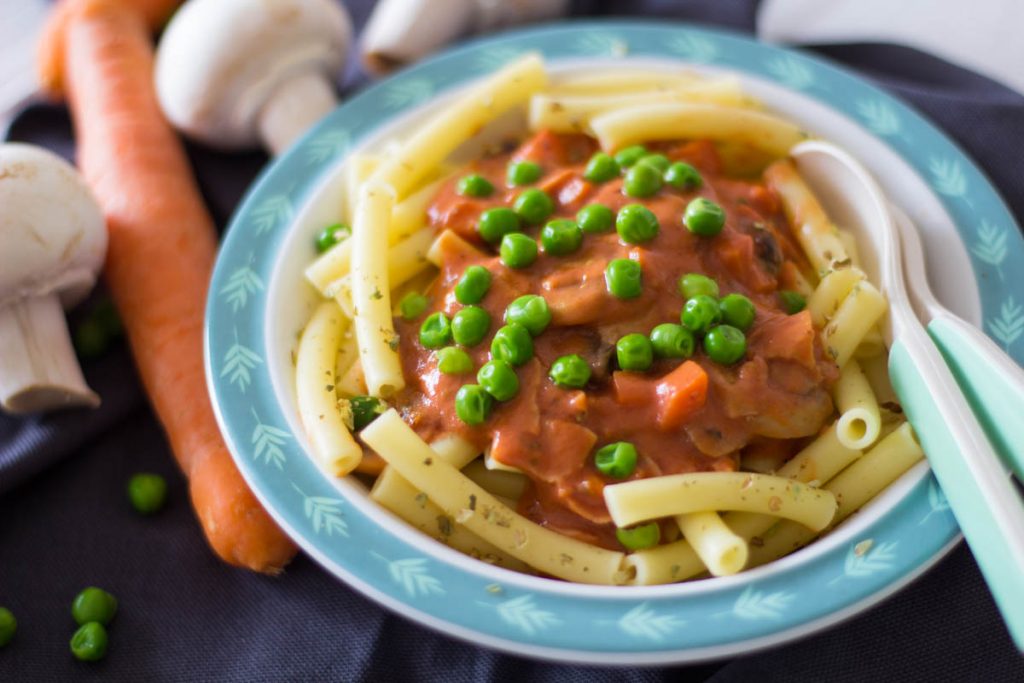 Nudeln mit Tomaten-Gemüse Soße - gesund und lecker ⋆ Lieblingszwei ...