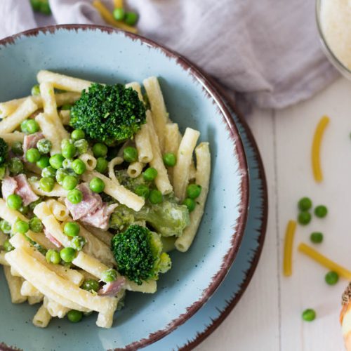 One Pot Pasta mit Broccoli, Erbsen & Schinken