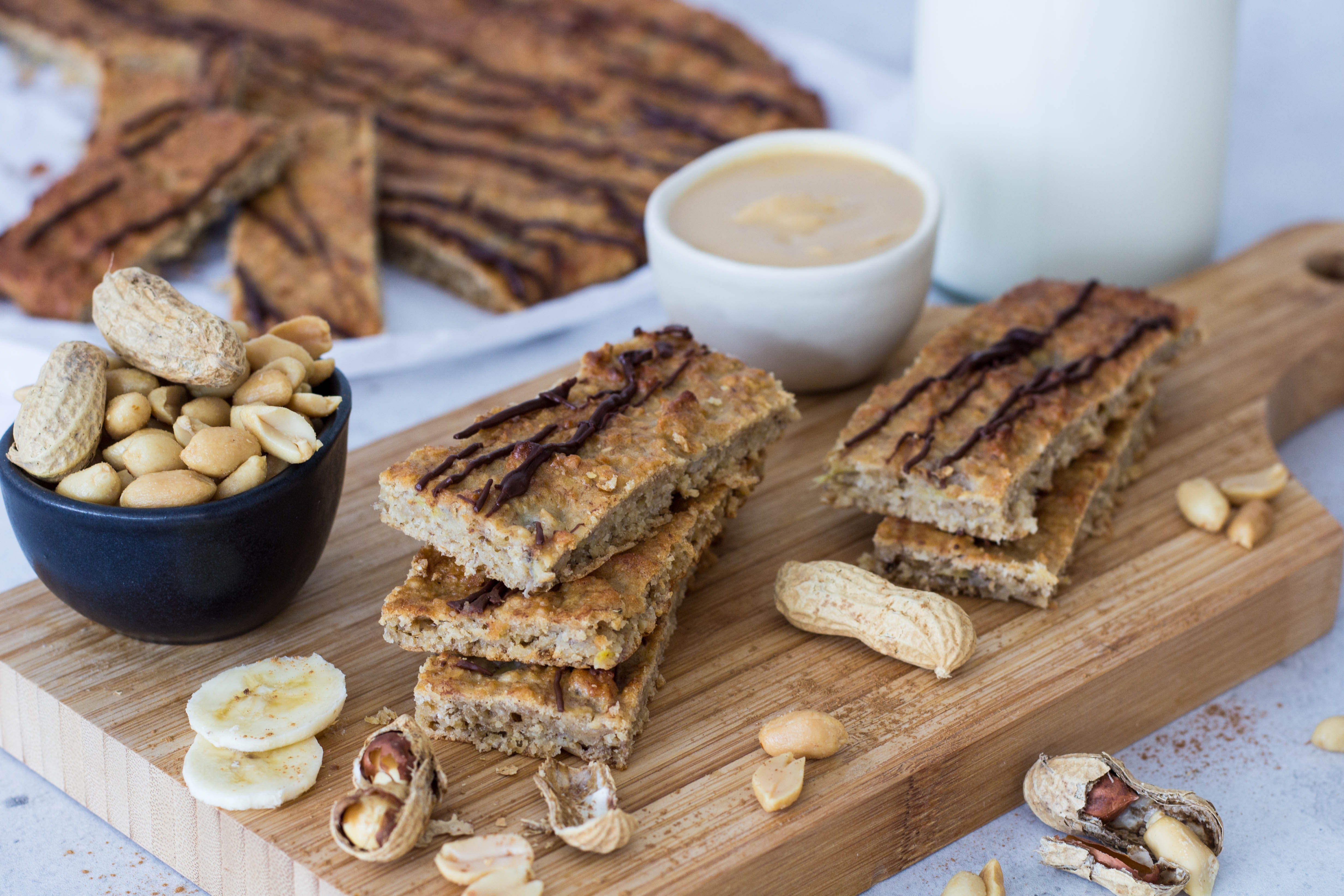 Bananen-Haferflocken Riegel mit Erdnussmus - gesunder Snack