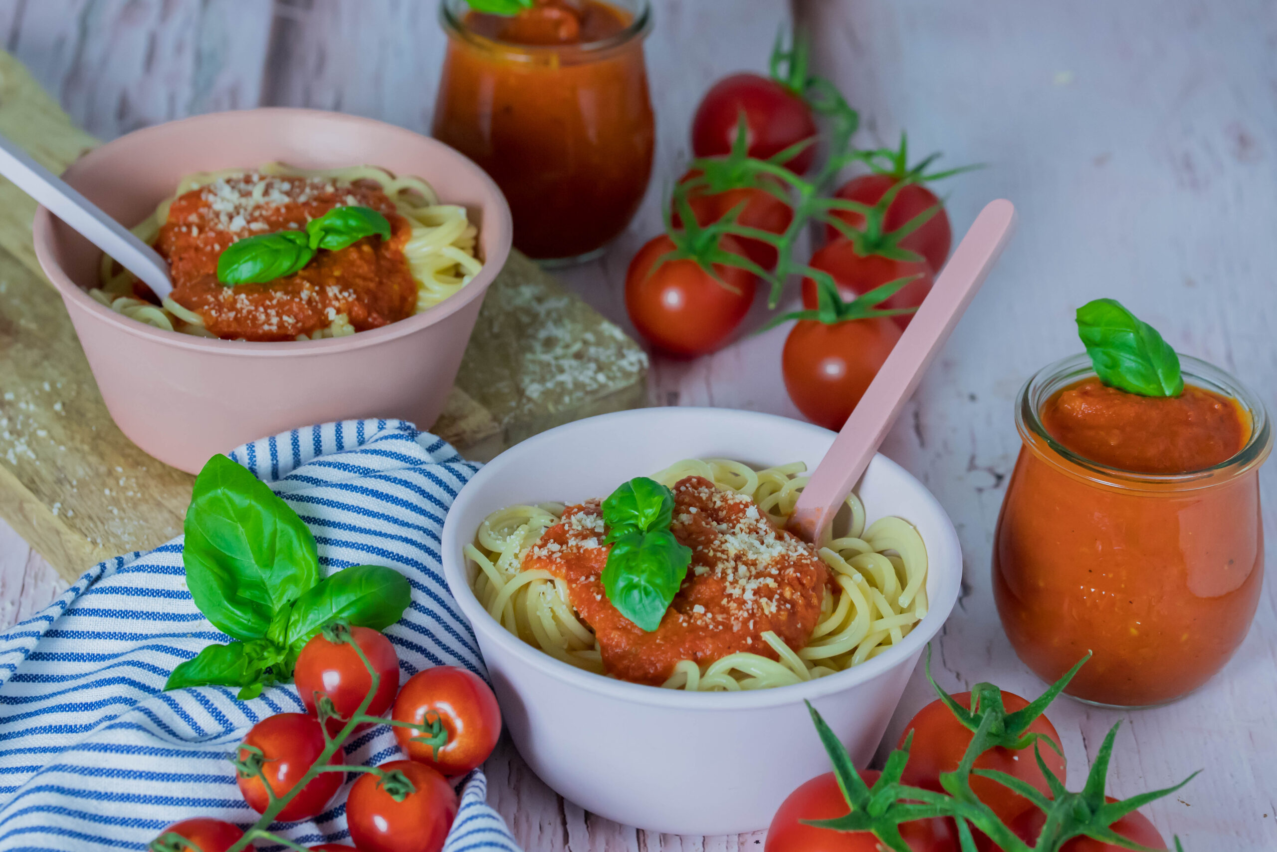 Gesundes Gemüseversteck aus dem Ofen: Tomatensoße für Kinder