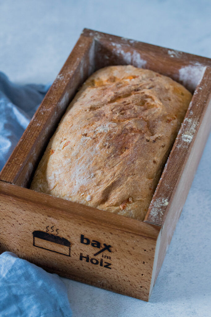 Saftiges Brot mit Karotten und Buttermilch