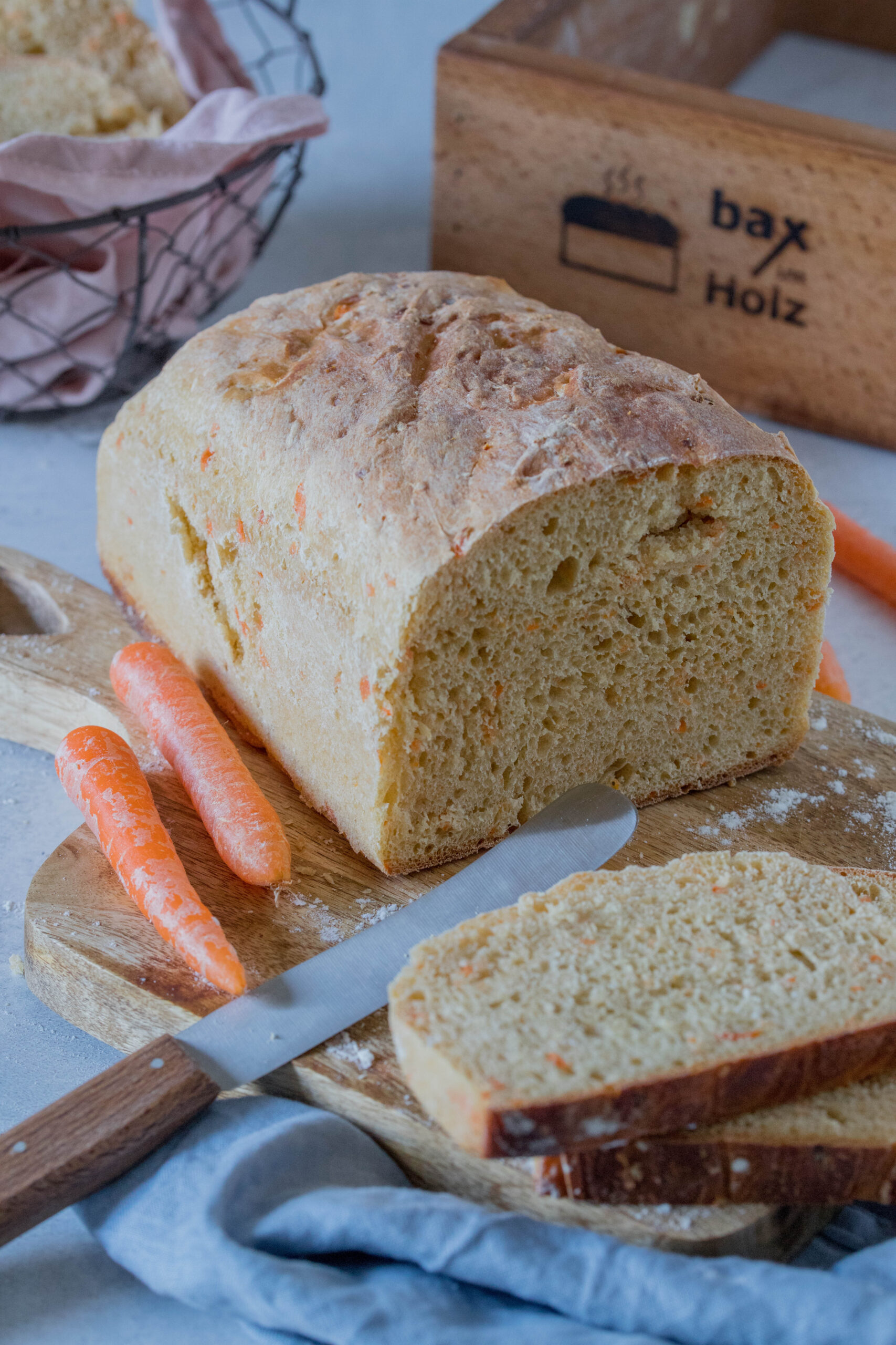 Gesundes, leckeres Brot mit Karotten. Saftig und weich. Perfekt für Kinder