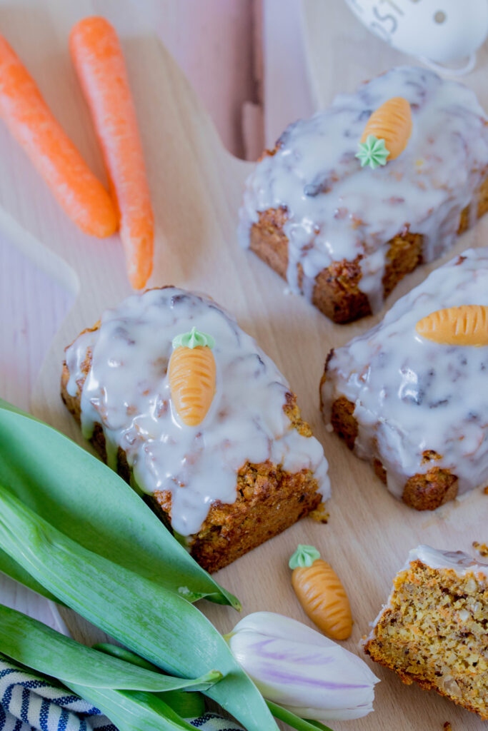 Schnell, einfach und lecker: Kuchen mit Karotten, Haselnüssen und Honig. Ein Klassiker für die Ostertafel