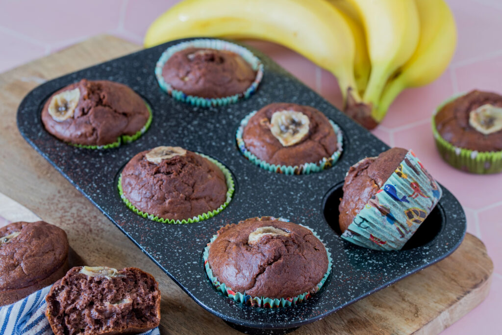 Gesunder Snack für Kids - einfache Muffins mit Banane und Kakao. Schnell gemacht und super lecker.
