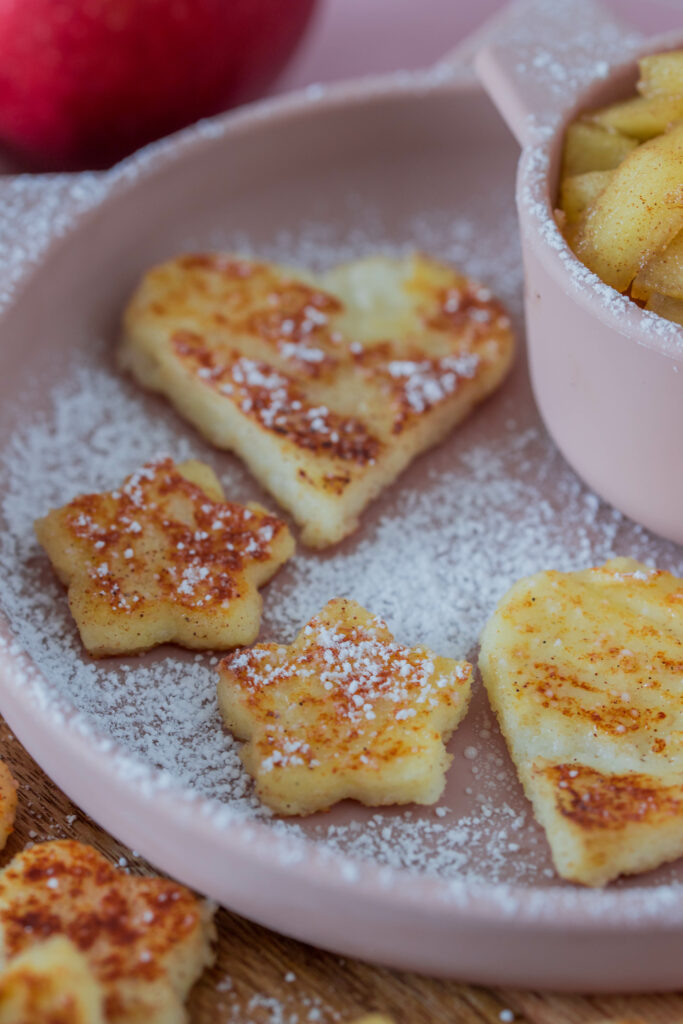 Schnelles Mittagessen für Kinder - Grießplätzchen mit Äpfeln