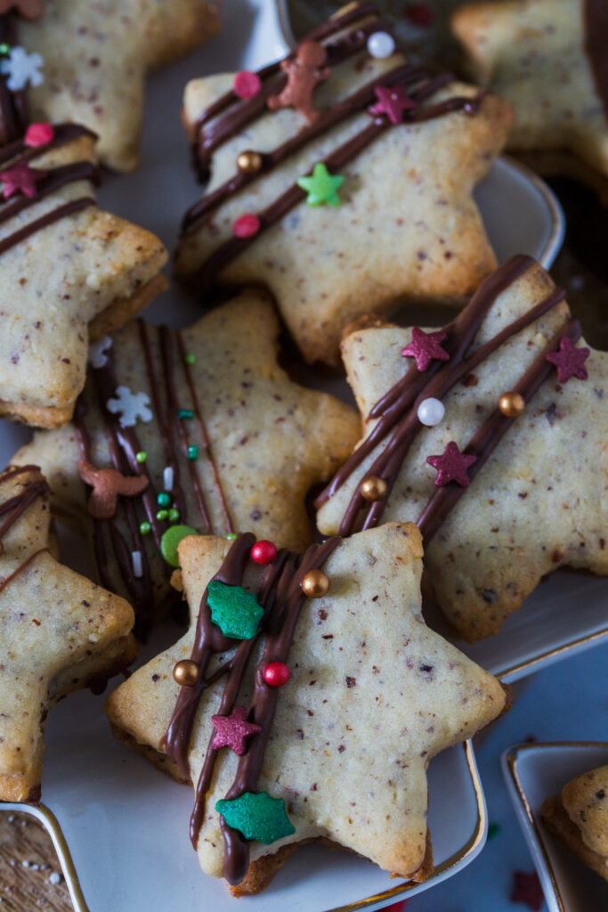 Weihnachtsplätzchen - schnell, einfach und lecker. Nougatsterne mit Schokolade