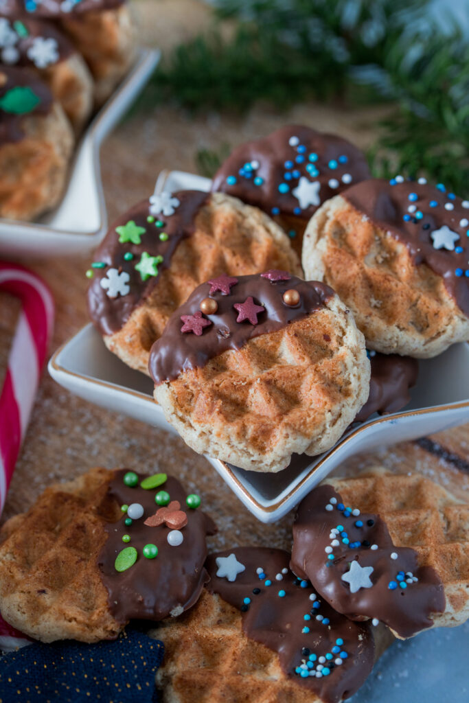 Schnelle Weihnachtsplätzchen für Kinder -. Cookies aus dem Waffeleisen