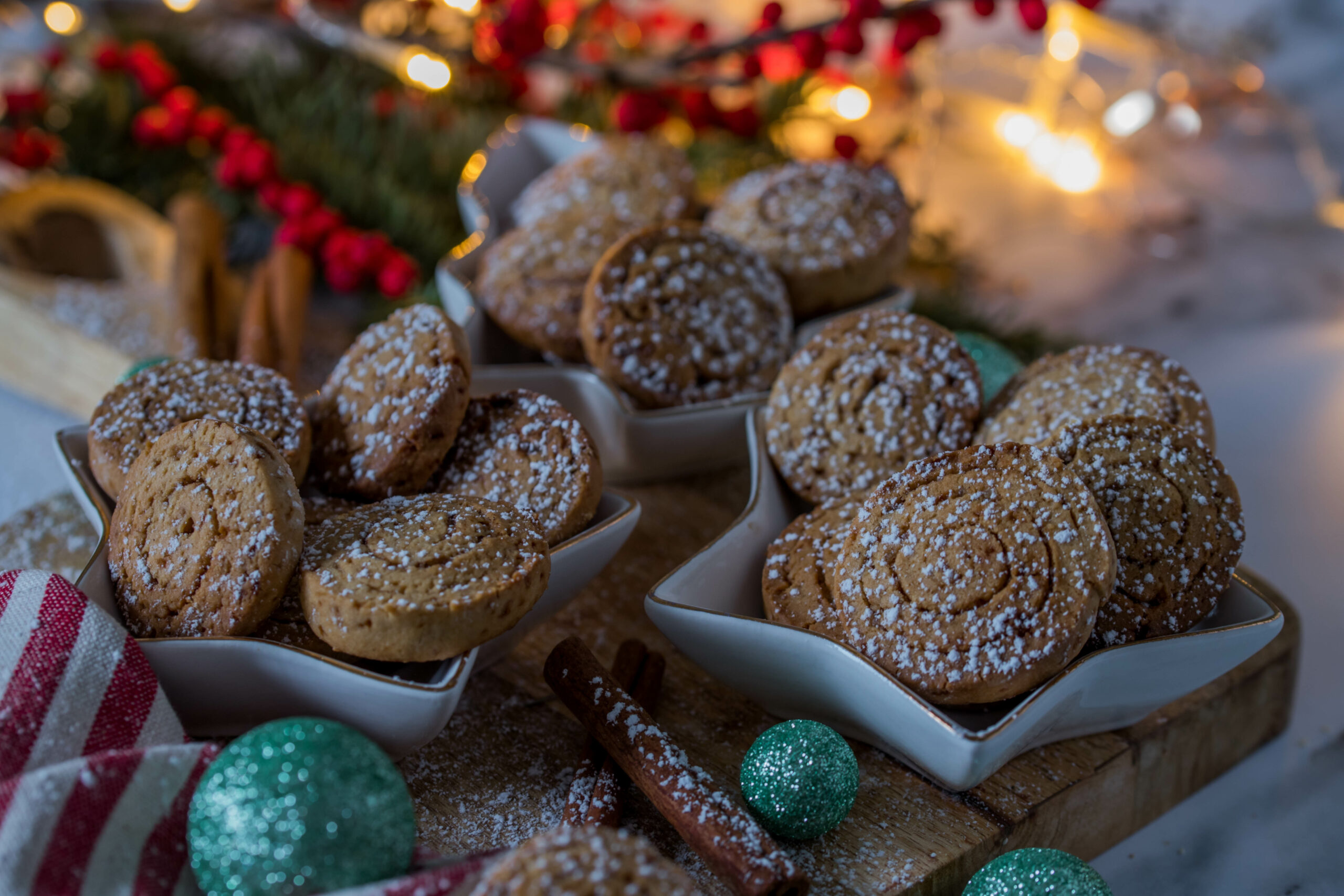 Zimtschnecken-Plätzchen mit Kokosblütenzucker - leckere Kekse für die Weihnachtszeit. 