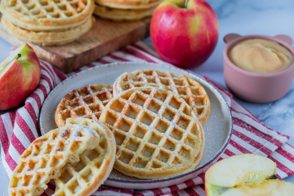 Schneller, gesunder Snack für Kids: Fluffige Apfelwaffeln ganz einfach selber machen