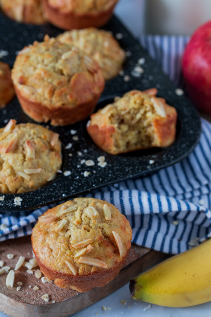 Muffins für Kinder: Perfekter Snack für zwischendurch. Lecker, einfach und gesund. Mit Banane, Apfel und Karotte.