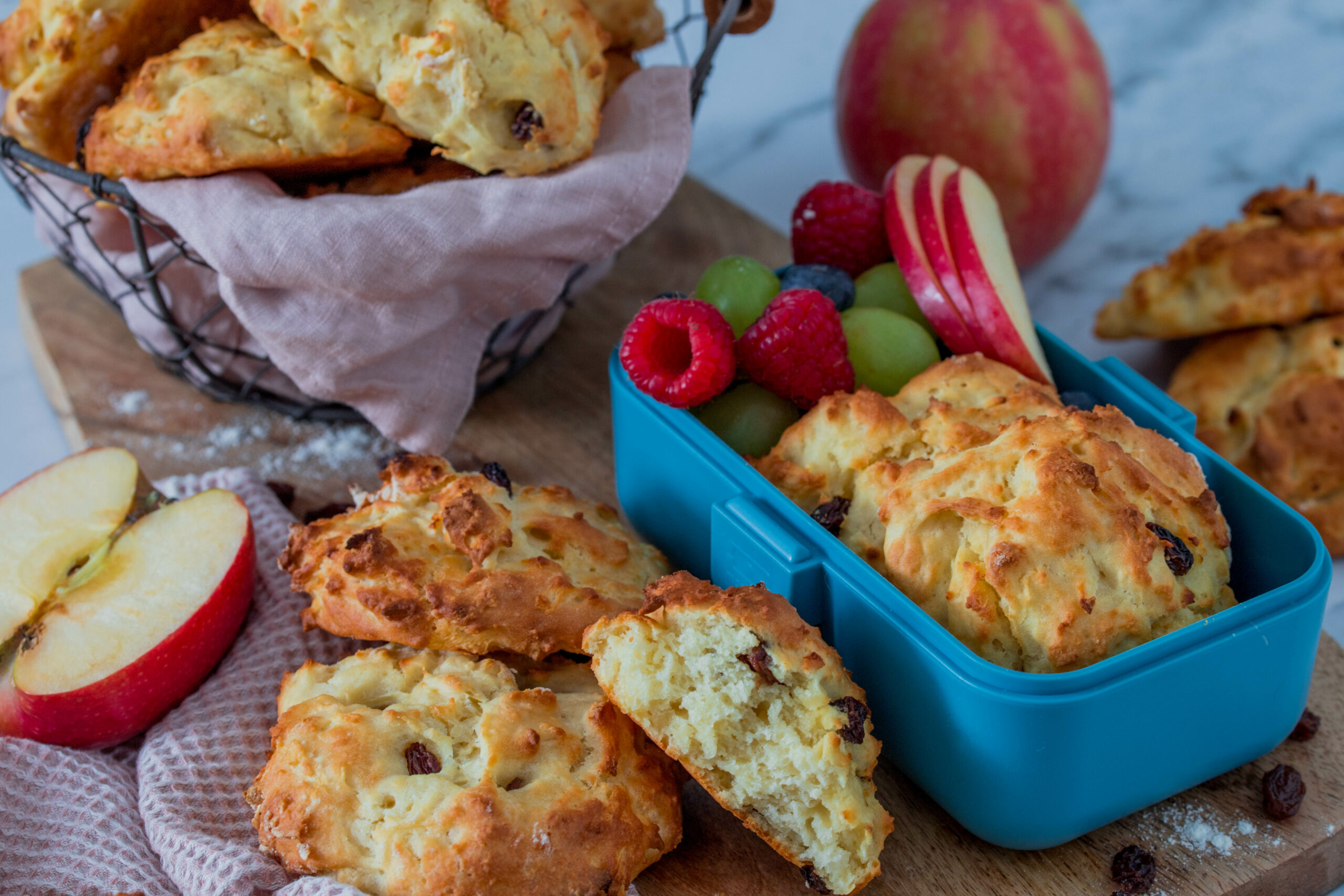 Apfel-Quarkbrötchen mit Rosinen - gesunder Snack für Kinder ⋆