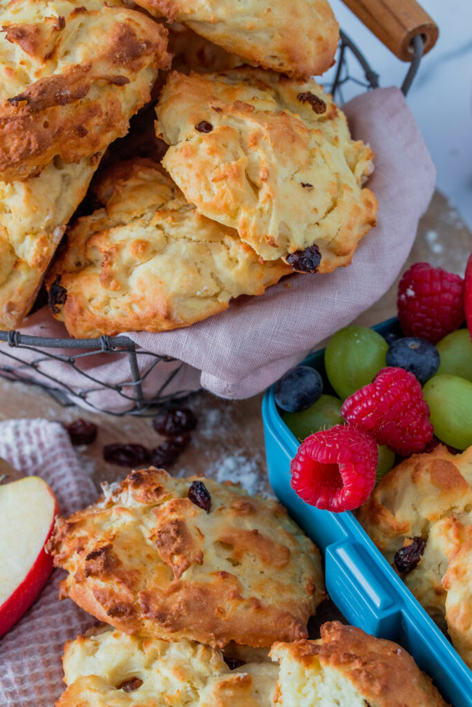 Apfel-Quarkbrötchen mit Rosinen - gesunder Snack für Kinder ⋆