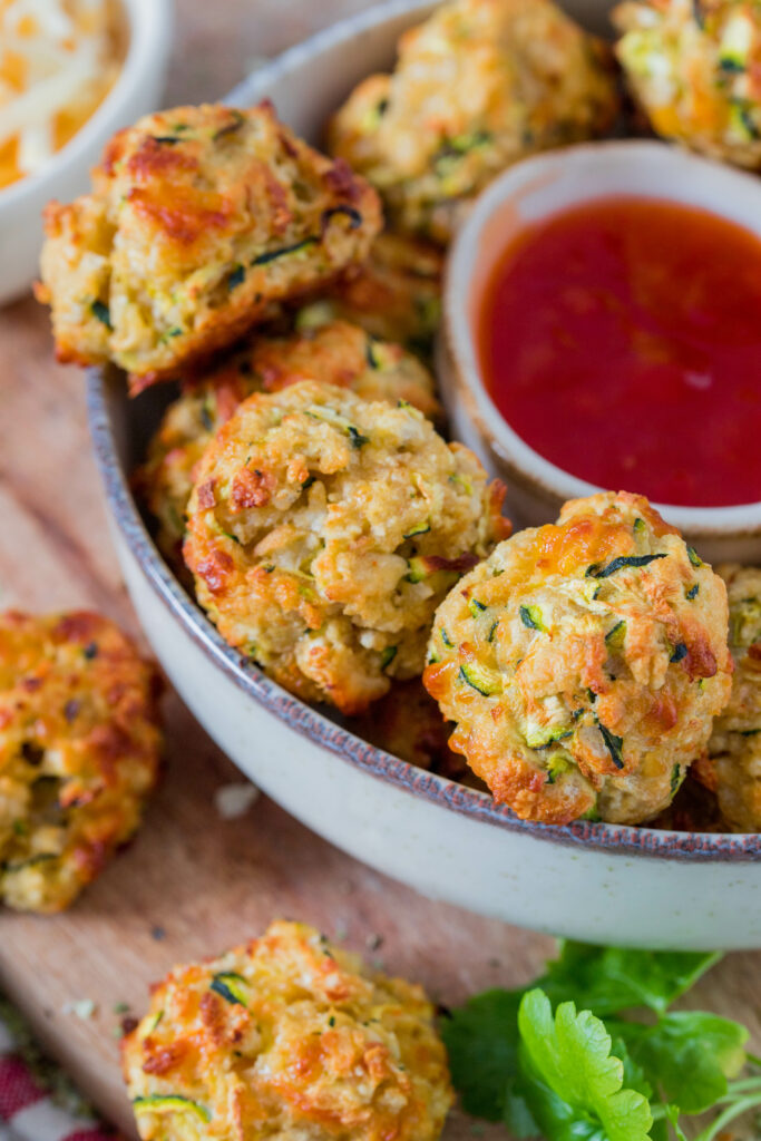 Schnelles Mittagessen für Kinder: Zucchini Bällchen mit Käse