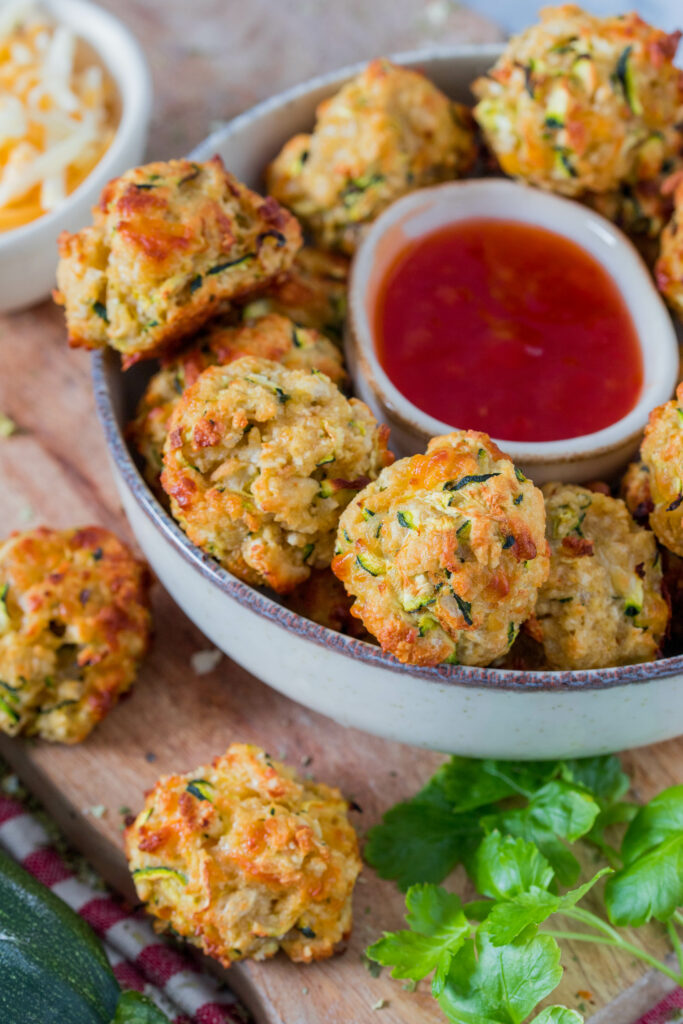 Zucchini-Käse Bällchen