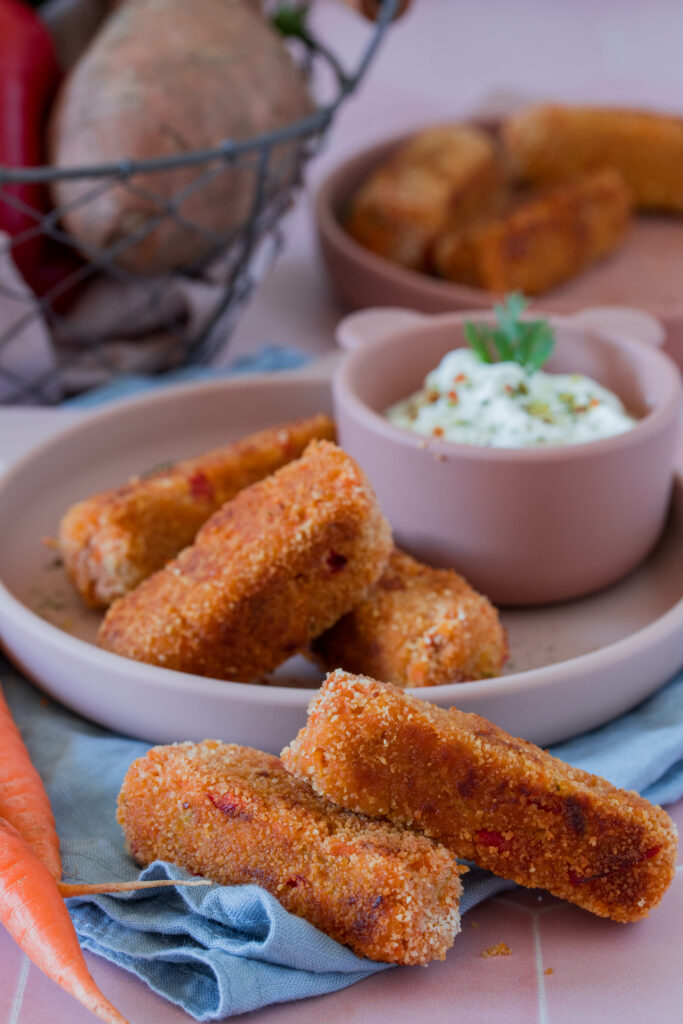 Gesunder Snack für die Familie. Vegetarische Gemüsekroketten, die auch kalt richtig lecker schmecken. Perfekt für die Lunchbox. 