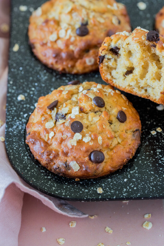 Leckerer Snack für Kids - Joghurtmuffins mit Haferflocken und Schokostückchen