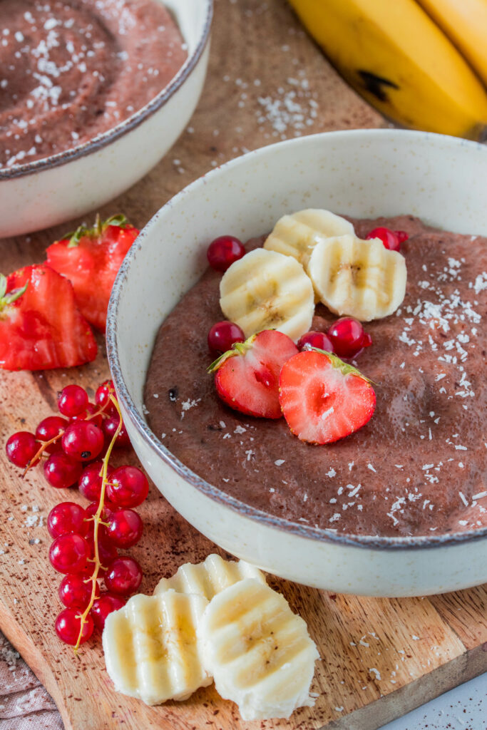 Einfaches Rezept für Kinder: Grießpudding mit Schoko und Banane