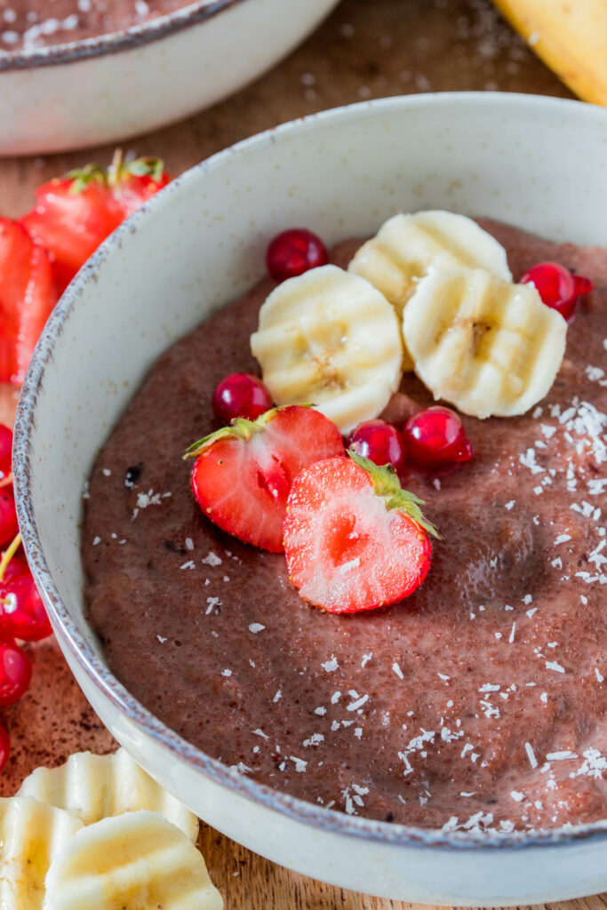 Schneller Nachtisch für Kinder: Grießpudding mit Schoko und Banane