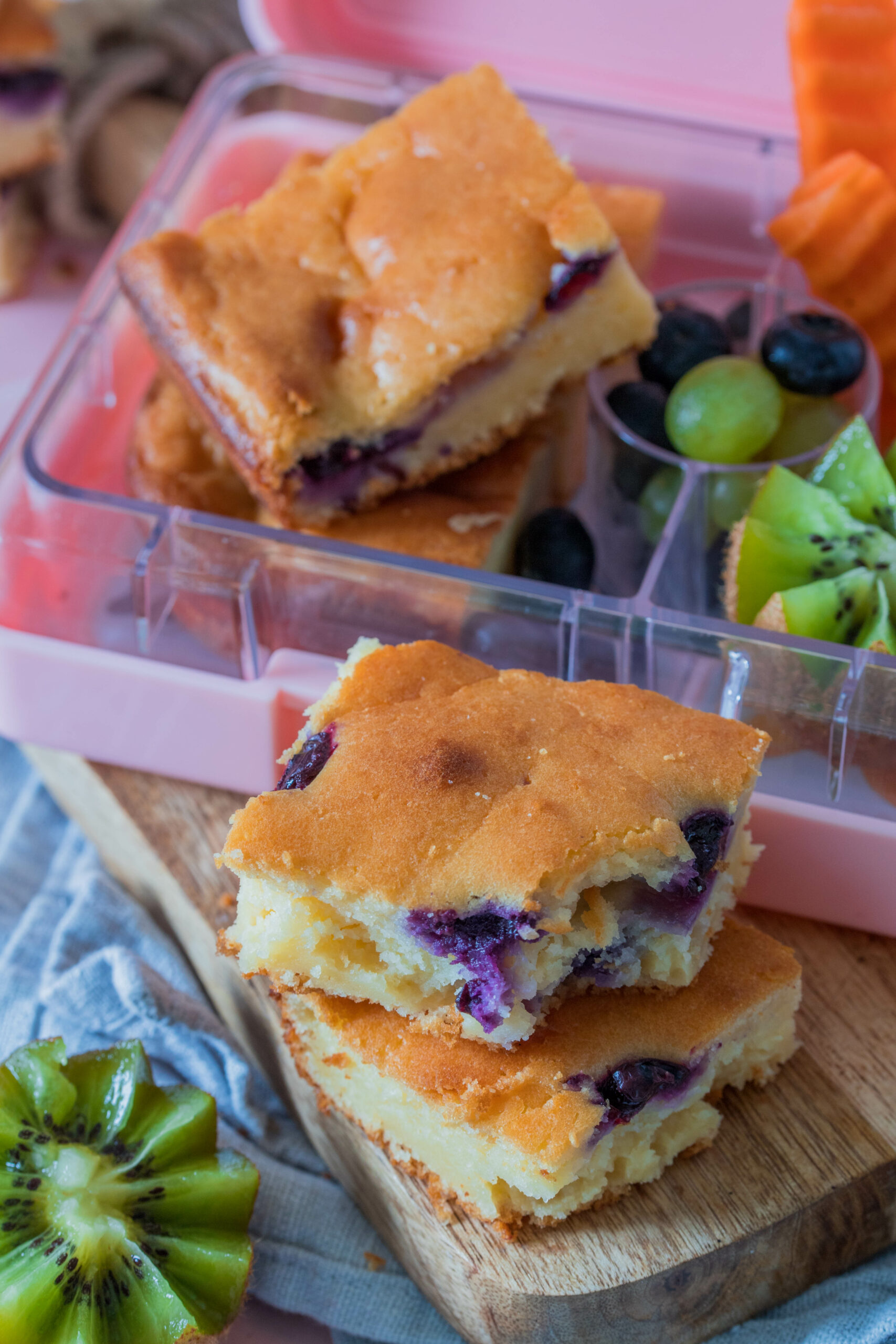Joghurtkuchen mit Heidelbeeren - Snack für Kids ⋆ Lieblingszwei * Foodblog