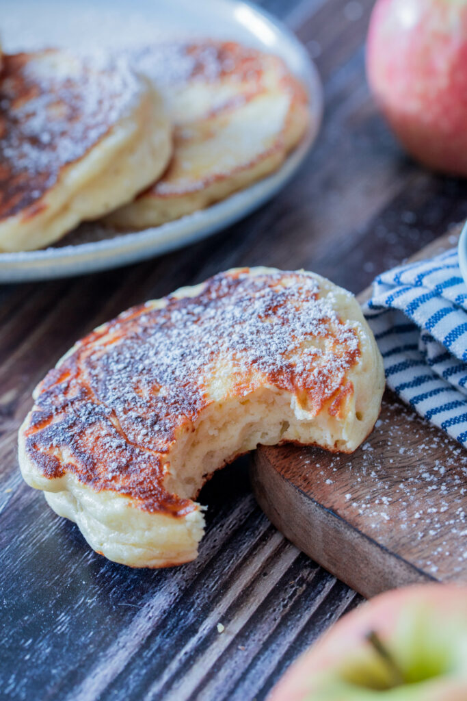 Apfel-Buttermilch Pancakes - schnelles, einfaches Rezept