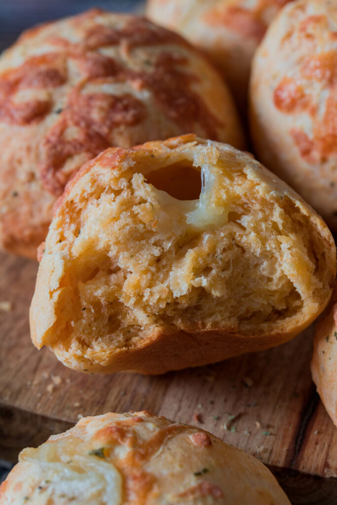 Gefüllte Pizzabrötchen für Kinder