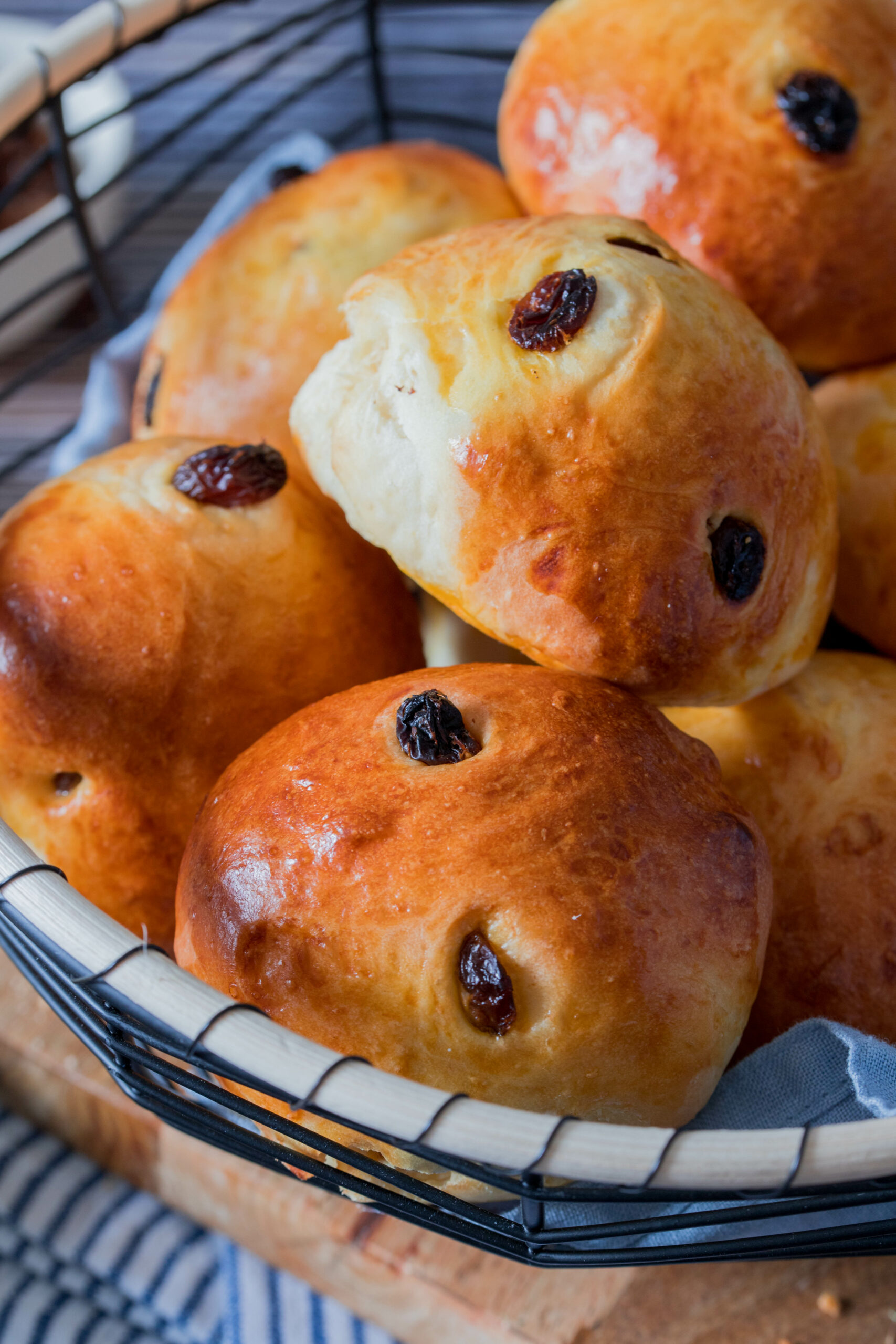 Rosinenbrötchen - schnell und einfach ⋆ Lieblingszwei * Foodblog