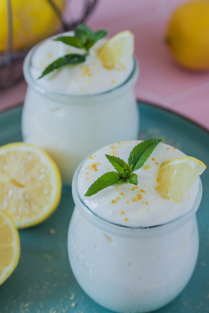 Zitronencreme mit Quark und Sahne