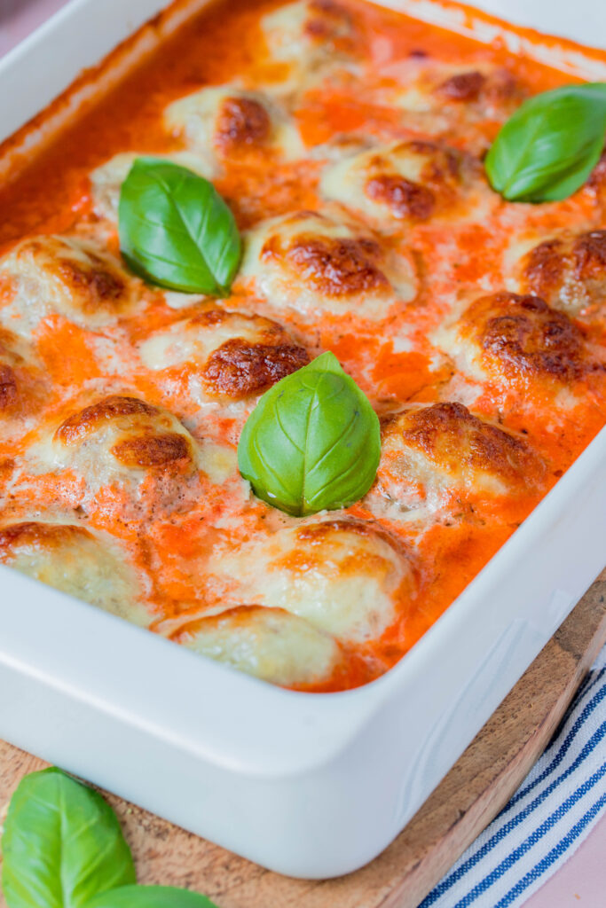 Hackbällchen mit Tomatensoße und Mozzarella (Toskana)