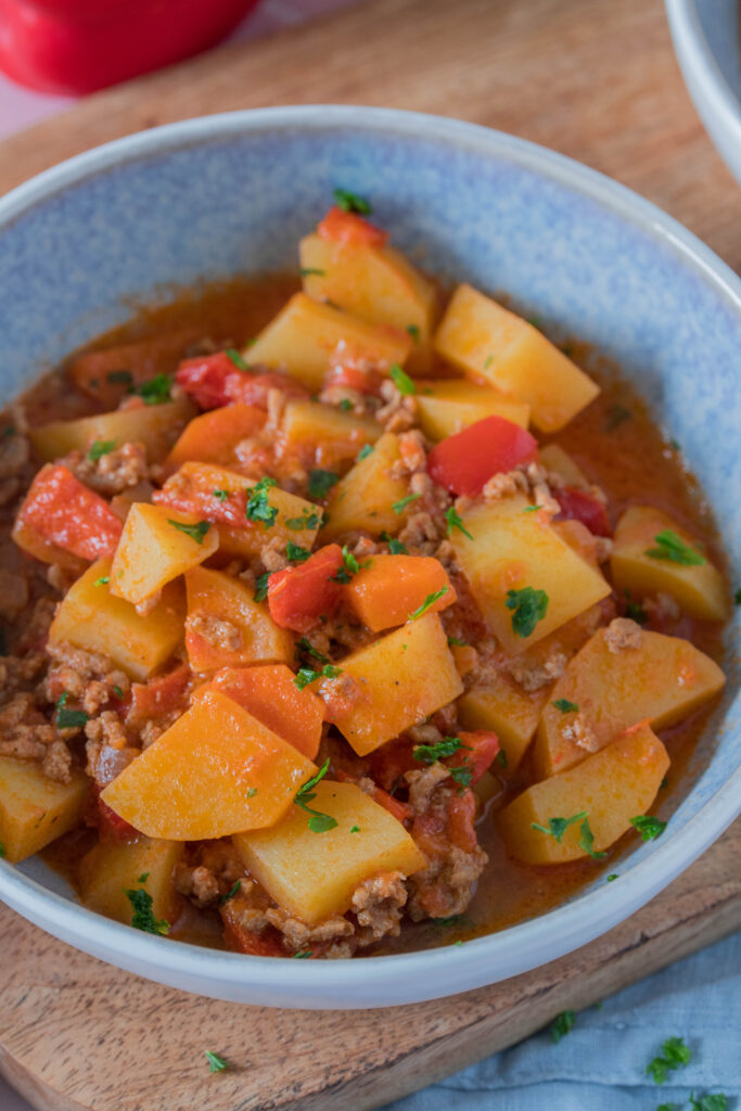 Bauerntopf mit Hackfleisch und Kartoffeln Bauerntopf mit Hackfleisch und Kartoffeln