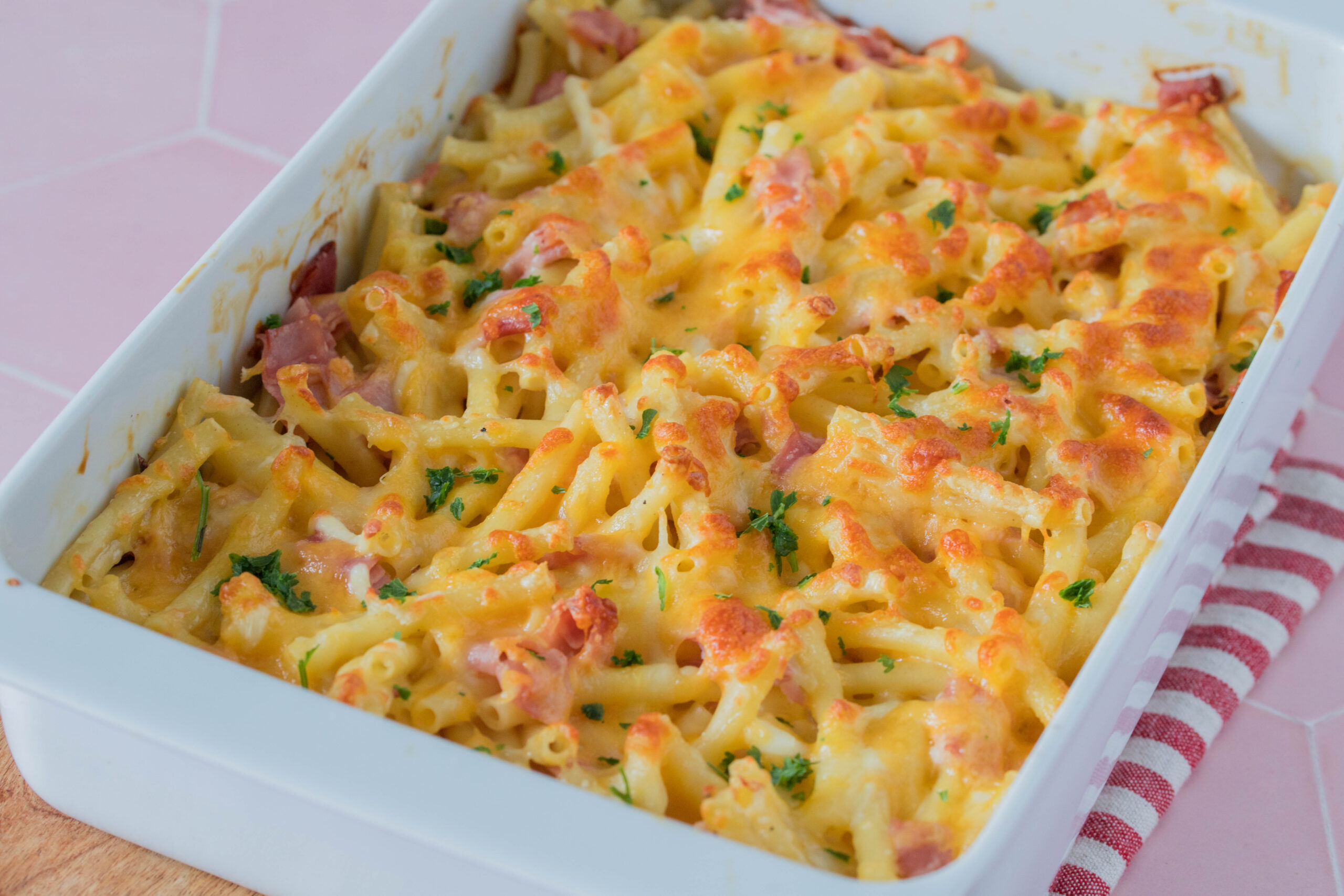 Nudelauflauf mit Schinken und Käse