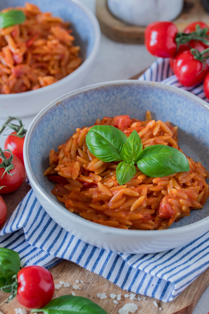 Kritharaki mit Tomaten und Mozzarella