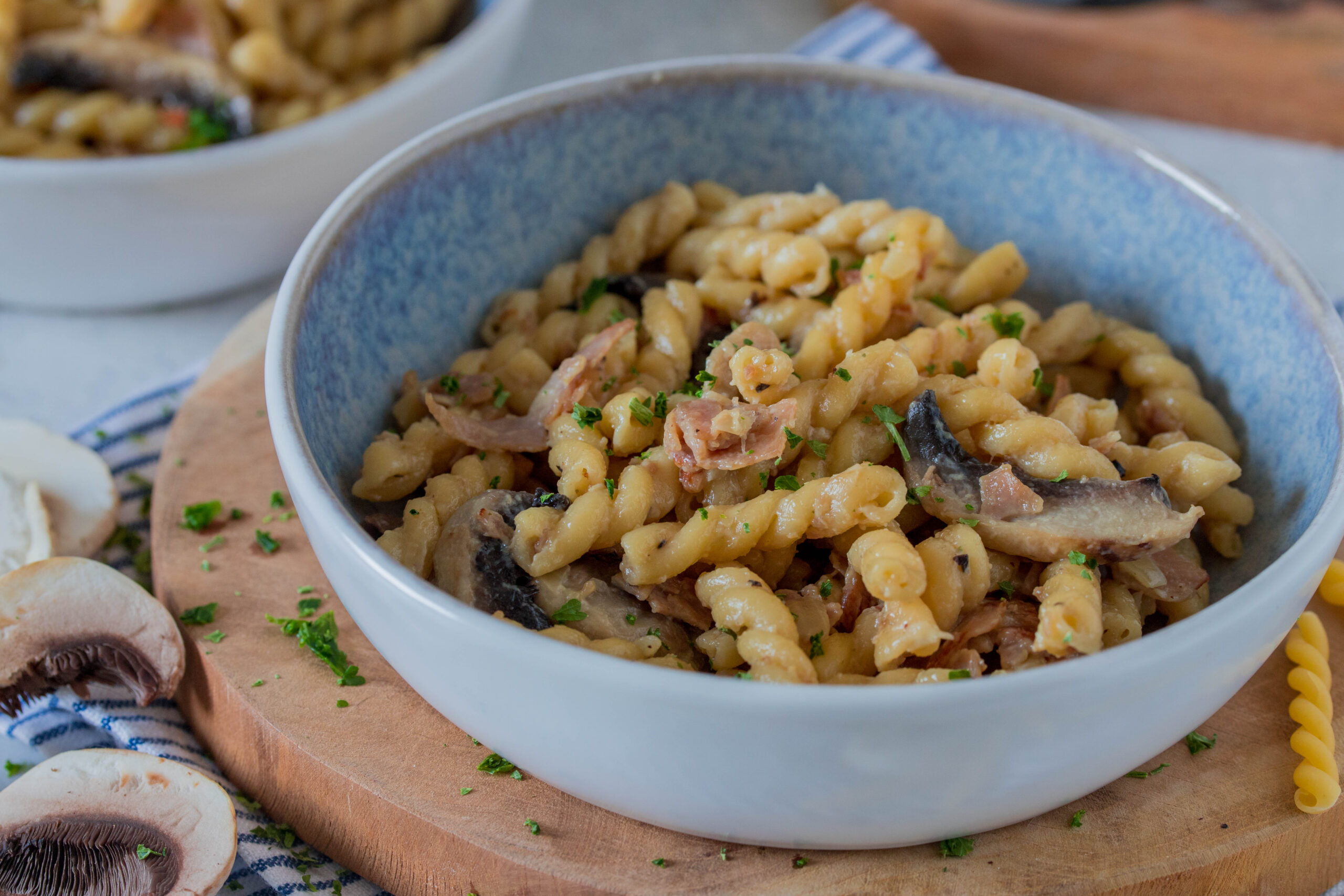 One-Pot Pasta mit Schinken und Champignons