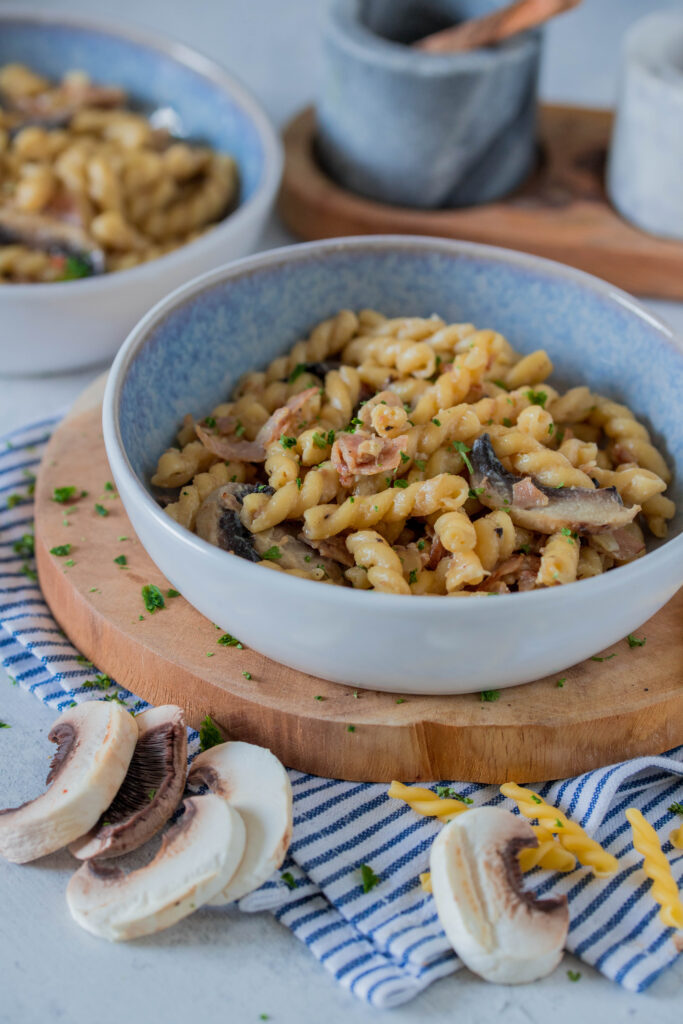 One-Pot Pasta mit Schinken und Champignons