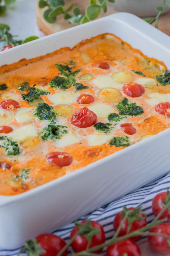 Mini-Knödel Auflauf mit Spinat und Tomaten
