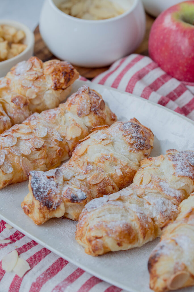 Mini Apfelstrudel aus Blätterteig Mini Apfelstrudel aus Blätterteig