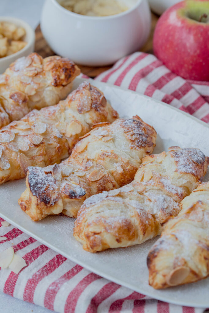 Mini Apfelstrudel aus Blätterteig Mini Apfelstrudel aus Blätterteig