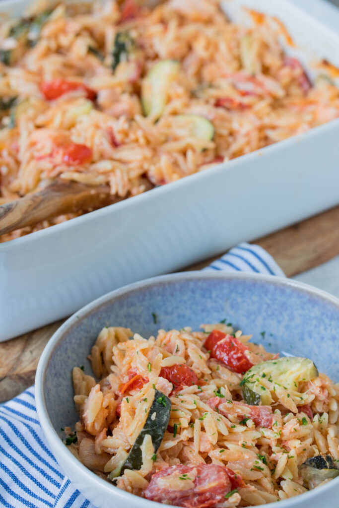 Orzo Lachs Zucchini Tomate Orzo Lachs Zucchini Tomate