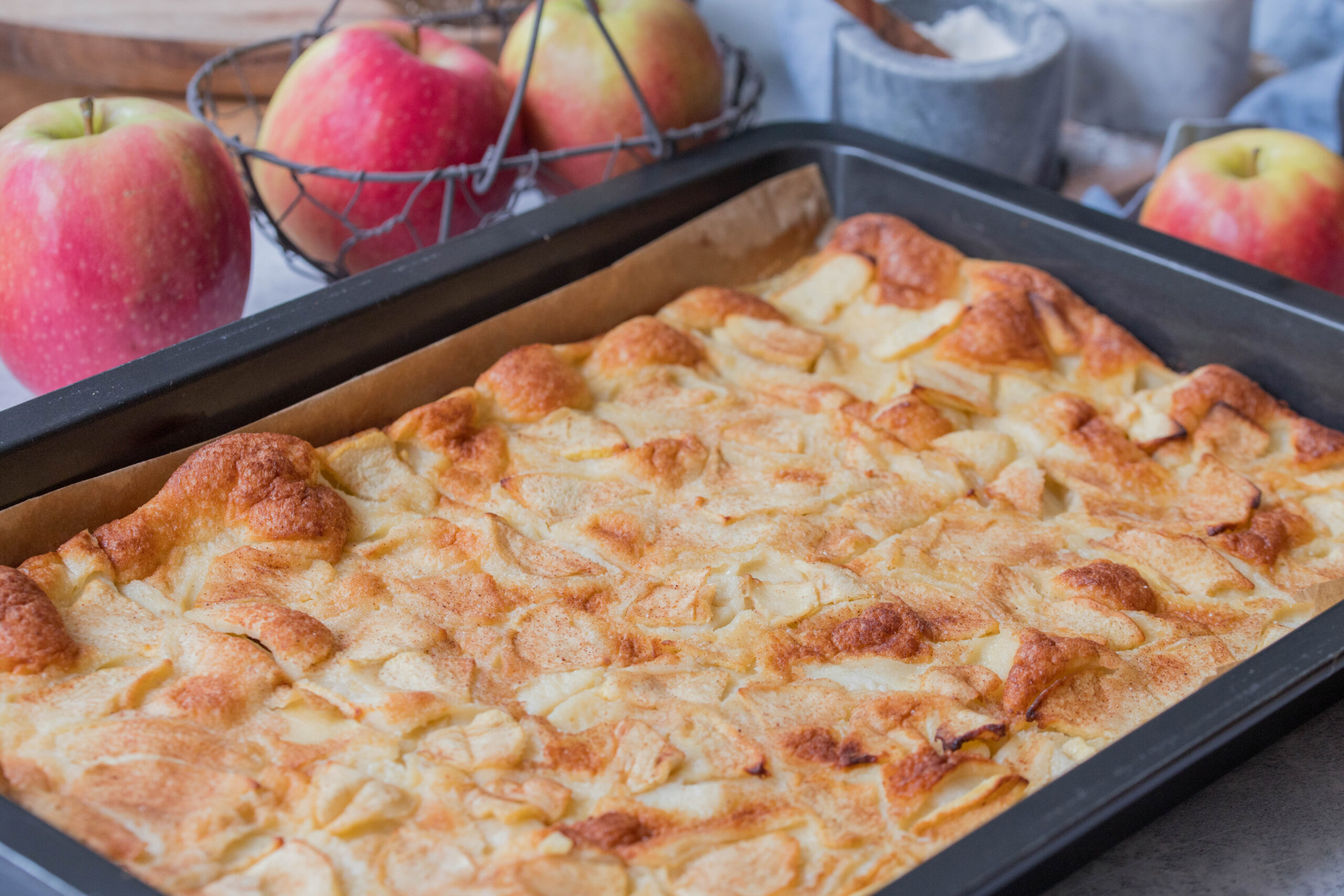 Ofenpfannkuchen mit Äpfeln Ofenpfannkuchen mit Äpfeln