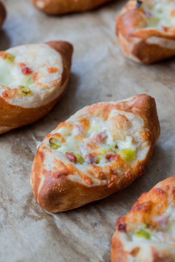 Laugenschiffchen Flammkuchen