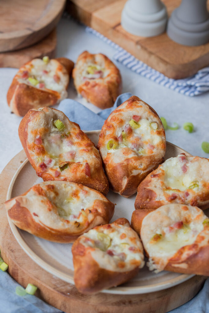 Laugenschiffchen Flammkuchen